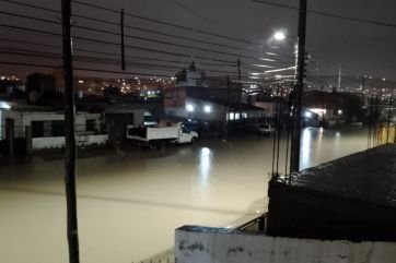 Comodoro otra vez bajo el agua por un fuerte temporal