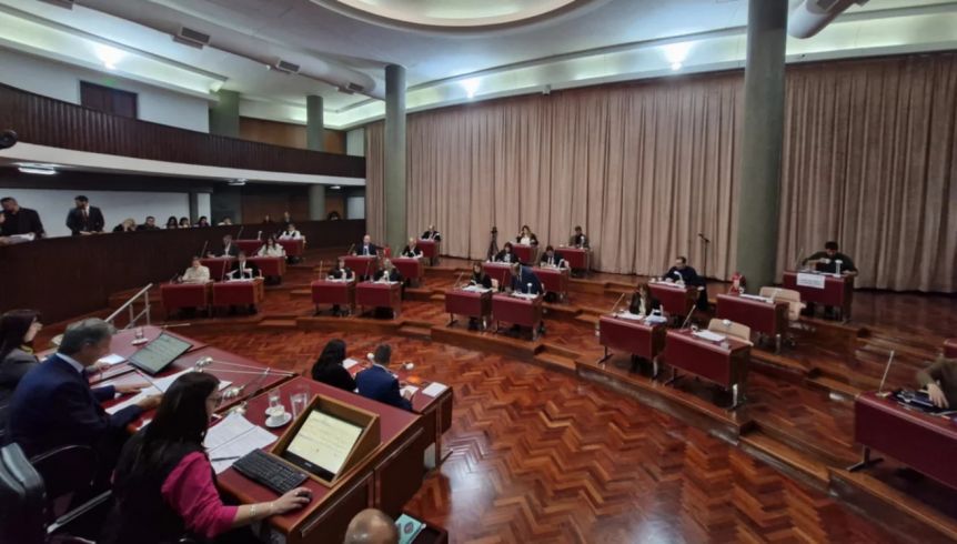 A pesar de la resistencia opositora, designaron al nuevo defensor de la Oficina de Adultos Mayores