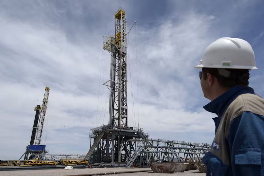 Vaca Muerta esquivó la crisis y movió la aguja de YPF hacia arriba