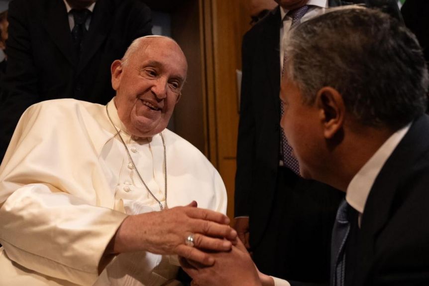 Figueroa le dejó una invitación abierta al Papa Francisco para que visite Neuquén