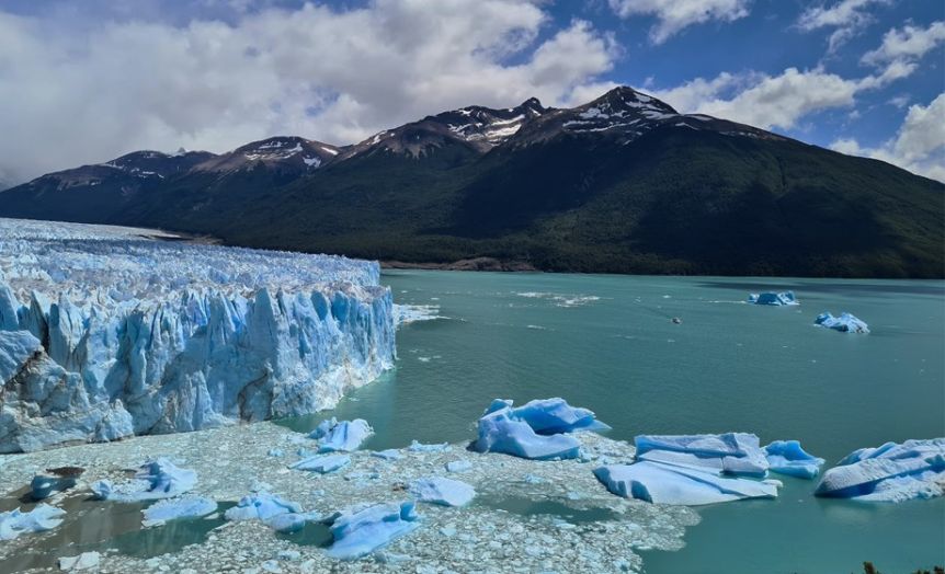 Contaminación en Lago Argentino: suspendieron la embarcación que provocó el derrame de hidrocarburos