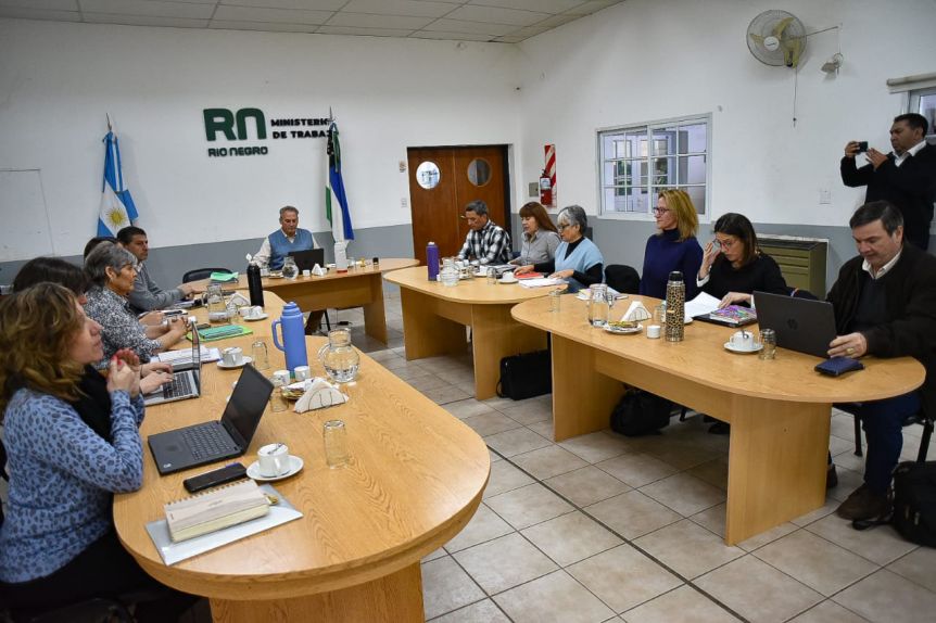 Paritarias: el Gobierno Provincial llegó sin una oferta salarial y se abrió un cuarto intermedio hasta el miércoles