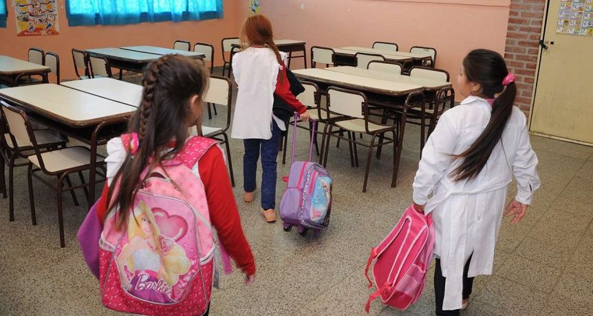 Crece la distribución de víveres en los colegios de la Provincia
