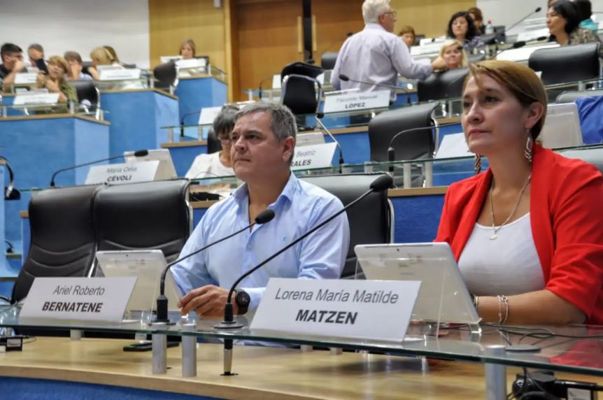 La prórroga de los contratos petroleros acrecentó la interna radical