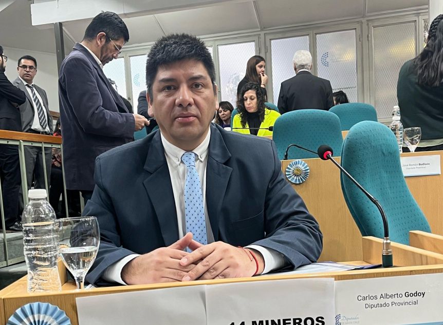 Desde UxP apuntan contra el Ejecutivo por el incendio de los depósitos de Desarrollo