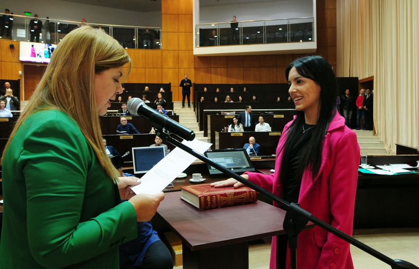 La Legislatura dio luz verde a la renuncia de Ángela Barahona y ya juró su reemplazo