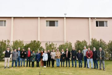 Weretilneck sigue juntando apoyos por el GNL y ahora se suma la oposición