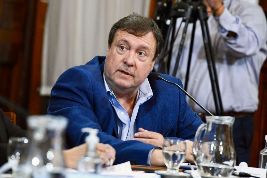 Weretilneck victorioso por la decisión de YPF agradece en sus redes