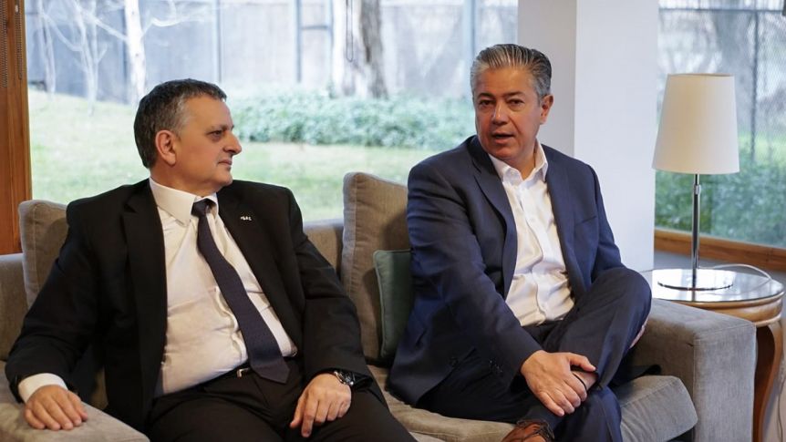Con el avance del GNL en el centro de la escena, Figueroa se reunió con Marín