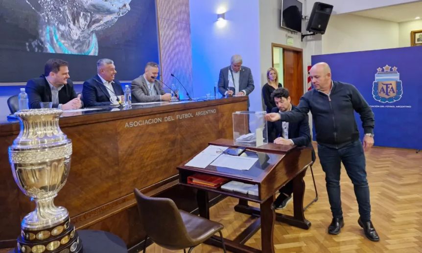 Fútbol y política: Sastre fue reelecto como asambleísta titular en AFA