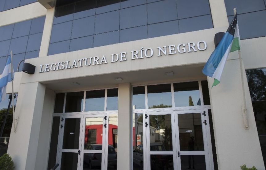 Con 17 proyectos en la orden del día la Legislatura aprobó cambios en la estructura de gobierno