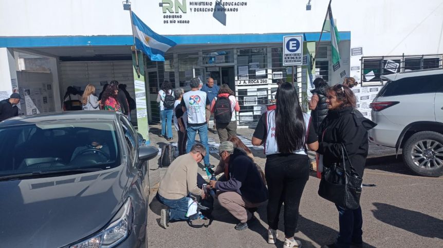 Acusaciones entre el Gobierno Provincial y UnTER por protestas en sedes educativas