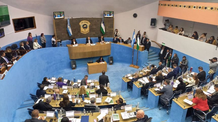 Sesión caliente: la Legislatura aprobó en primera vuelta la esencialidad educativa