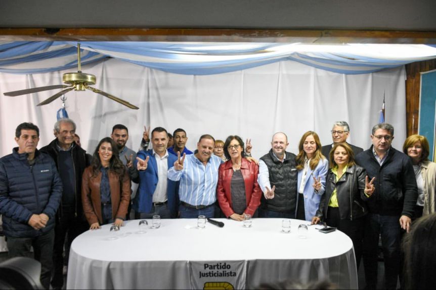 En medio del operativo clamor por CFK, Ricardo Quintela recibió apoyo en la región