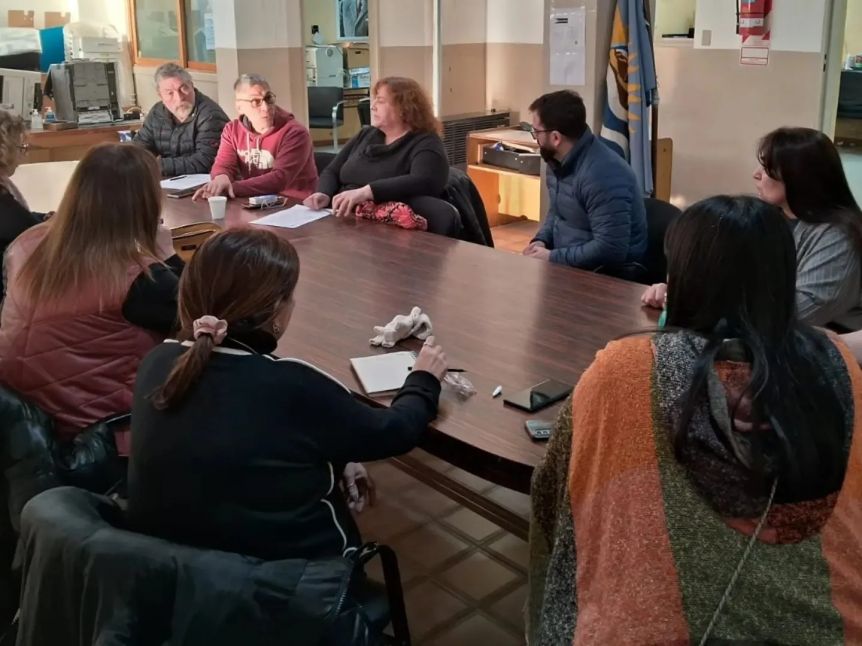 Con el ojo puesto un par de fugas, el PJ se reúne en San Julián
