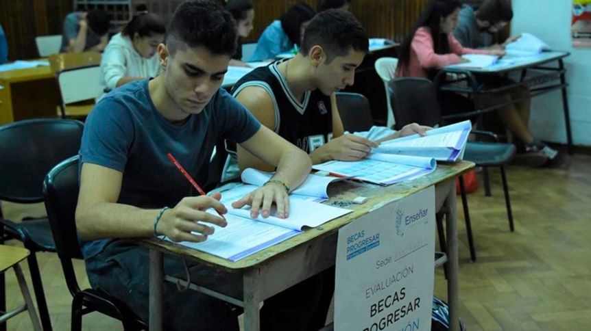 No hay plata: entre otros, el Gobierno eliminó el fondo de las Becas Progresar