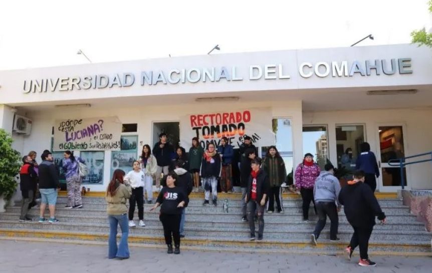 Universidades patagónicas se suman a la toma y un sector de la UCR se opone