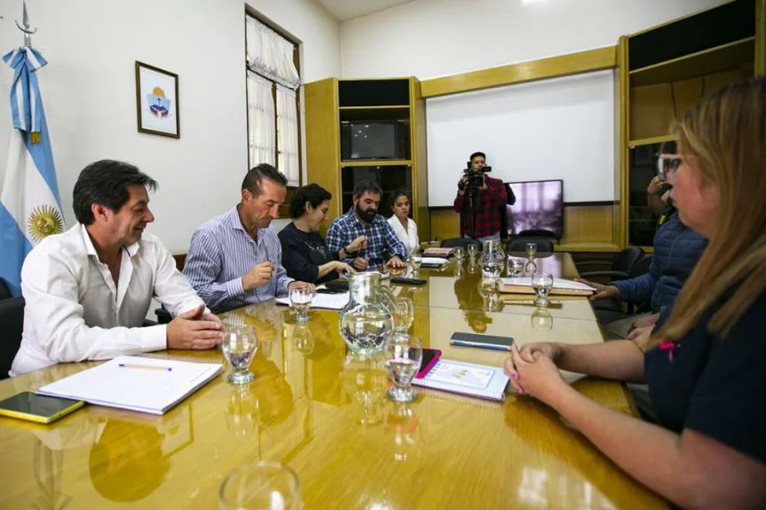 Otro gremio adentro: Provincia cerró la paritaria 2025 con viales y hoy vota ATEN