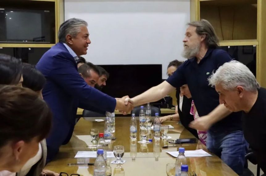 Histórico: Figueroa cerró con los docentes la pauta salarial anticipada para 2025