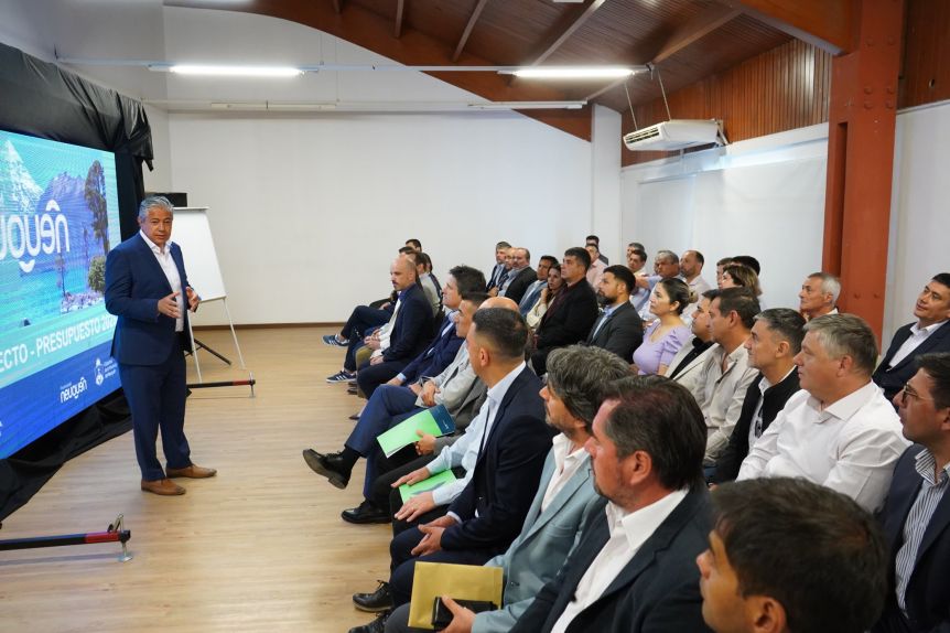 Figueroa reunió a toda su tropa e insistió con los lineamientos del Presupuesto 2025