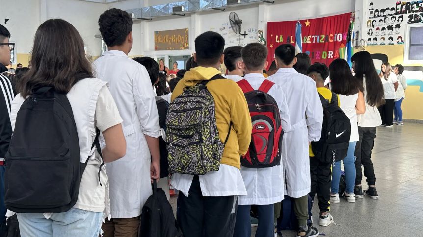 Debate público educativo: cómo funciona la consulta online para cambiar el sistema