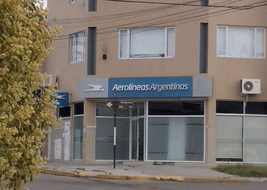 Aerolíneas Argentinas anunció el cierre de varias oficinas en la Patagonia