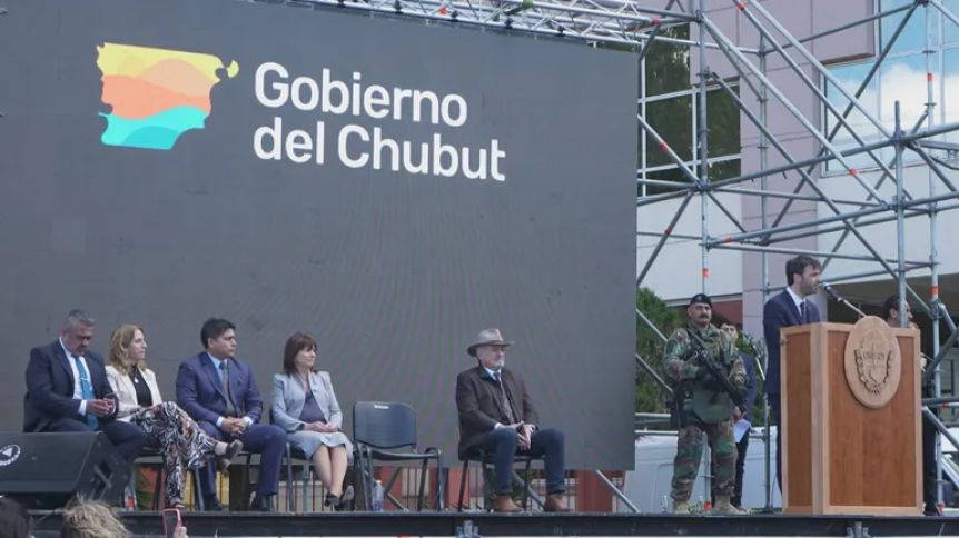 Insólito: la Orquesta Policial le tocó “Quién se ha tomado todo el vino” a Patricia Bullrich