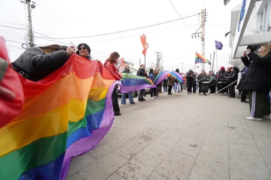 Tras la denuncia llegó la movilización frente a PAMI en repudio a los dichos de Guzmán