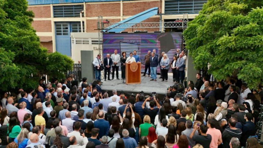 En Trelew y en compañía del arco político provincial, Torres inauguró la sub-zona franca más grande del país