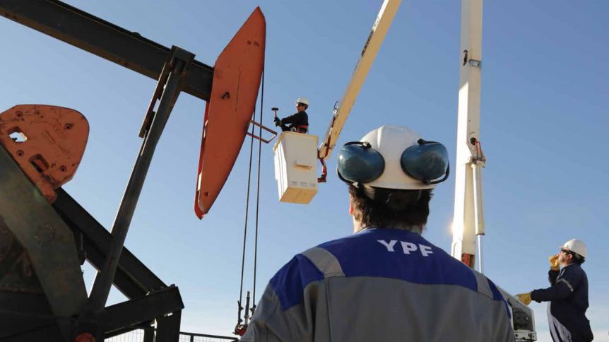 YPF traspasaría las zonas maduras de Santa Cruz vía CGC