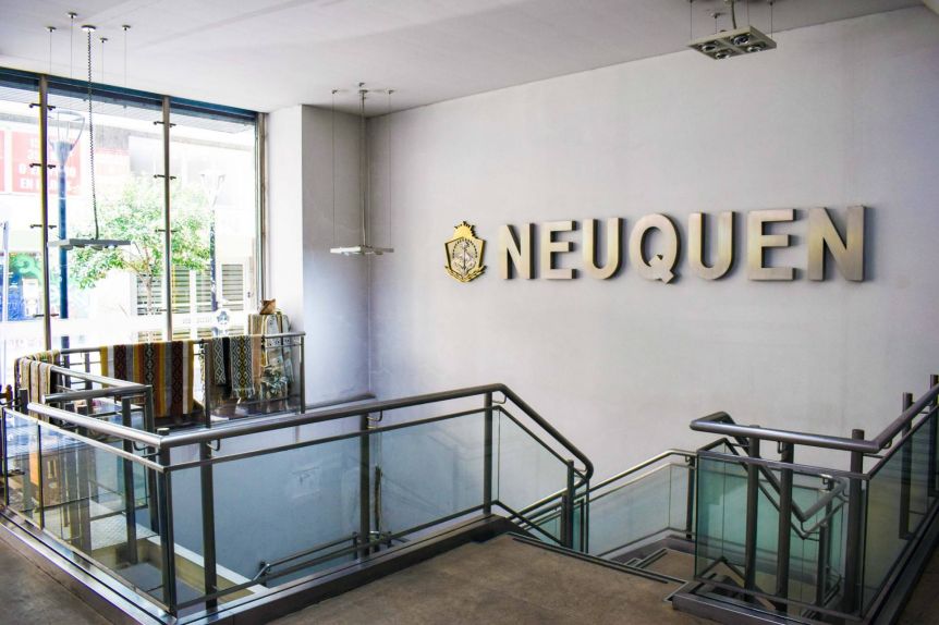 Estatales de Neuquén recibirán un aumento salarial del 9% y un bono de 520 mil pesos