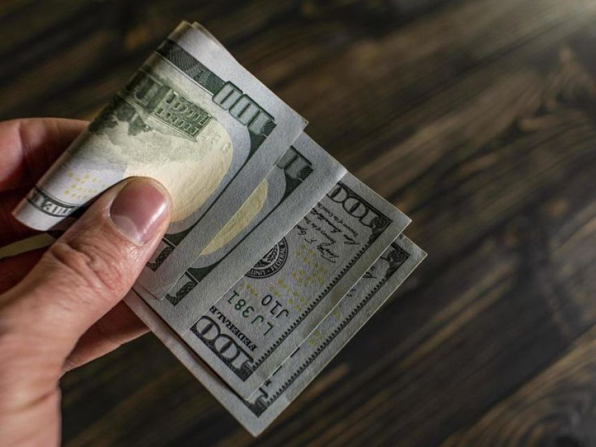 Los menores de 18 años podrán abrir una caja de ahorro en dólares