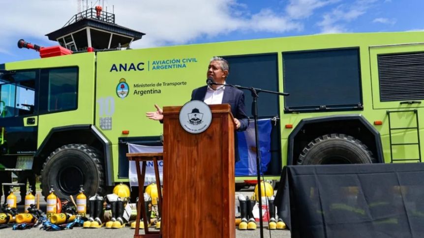Figueroa marcó el mal estado del Aeropuerto de Chapelco y anunció obras