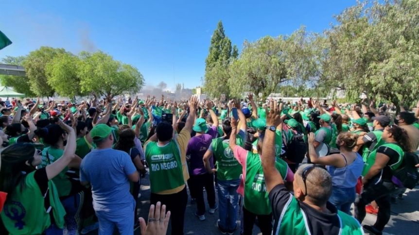 Una de cal y una de arena: ATE aceptó la oferta y para UPCN es “miserable”