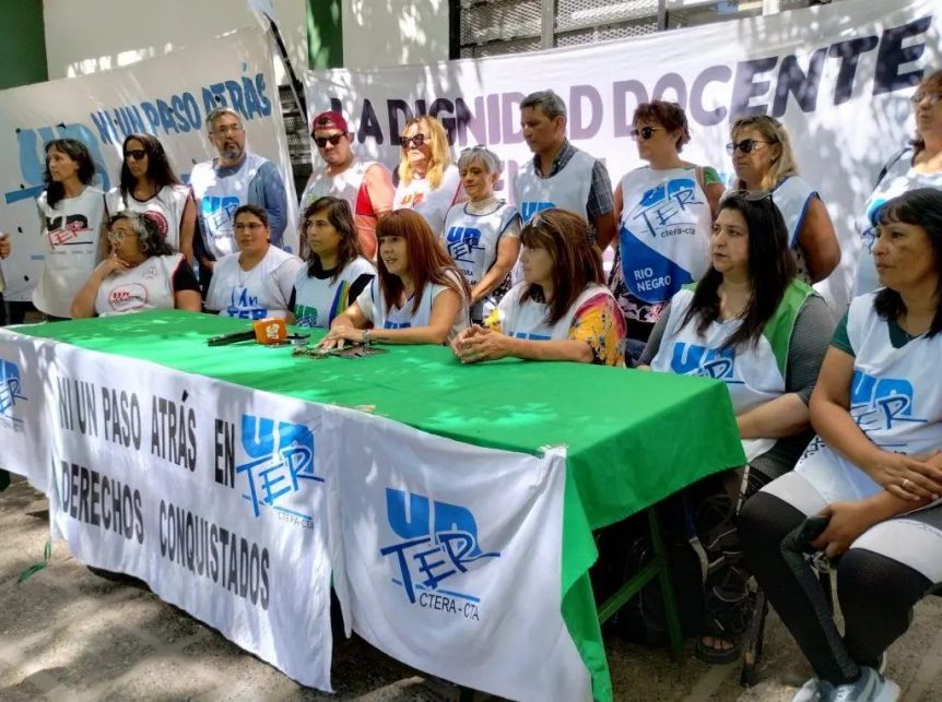 Respiro para Weretilneck: Unter aceptó la oferta y se encamina el inicio de clases