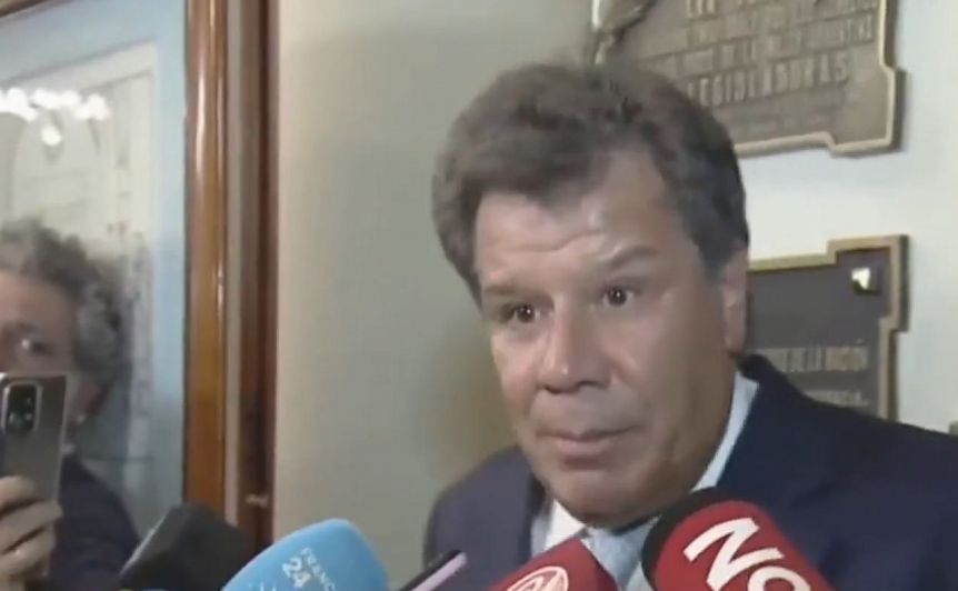 Manes denunció que lo golpearon y que Santiago Caputo lo amenazó