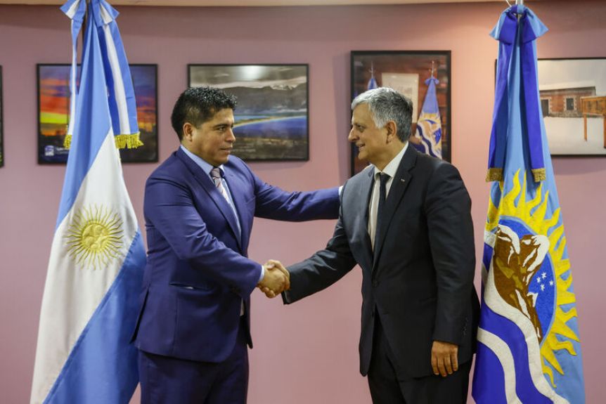 Vidal e YPF fumaron la pipa de la paz y cerraron un acuerdo por la cesión de áreas