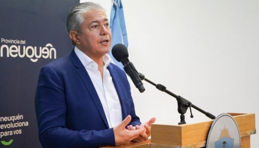 Con lápiz en mano y dirigiendo la orquesta, Figueroa traza los lineamientos del 2025