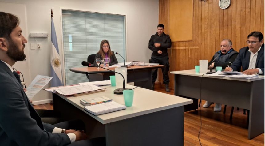 Le dieron salidas transitorias a la expareja de Huichaqueo condenada por robar alimento de perros
