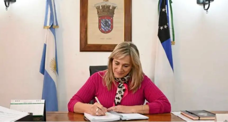 Denuncian a la exintendenta de Cinco Saltos por una millonaria deuda