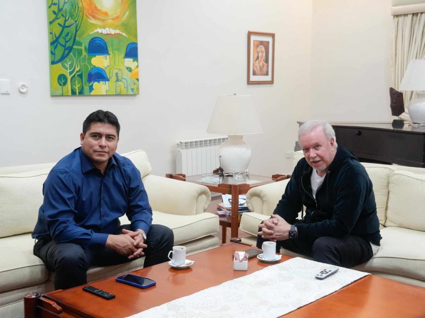 Vidal y Peralta acercaron posiciones con el foco puesto en YCRT, represas e YPF