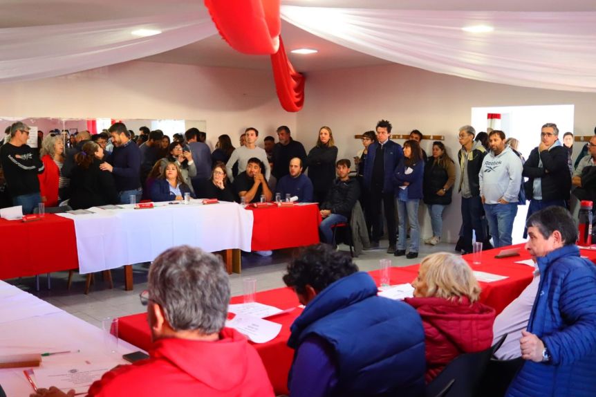 Convención de la UCR: una tregua frágil y el offside de Leguizamón