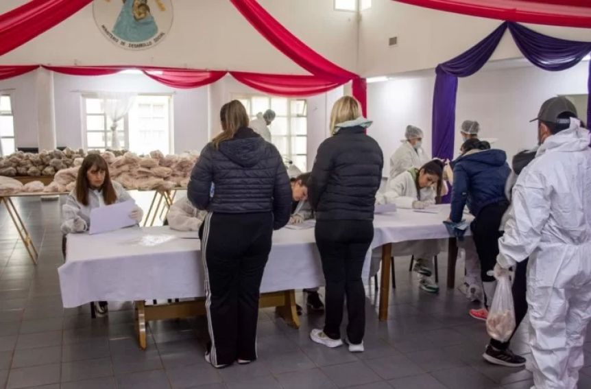 Vidal volvió a repartir merluza en vísperas de Semana Santa y lo salieron a cruzar