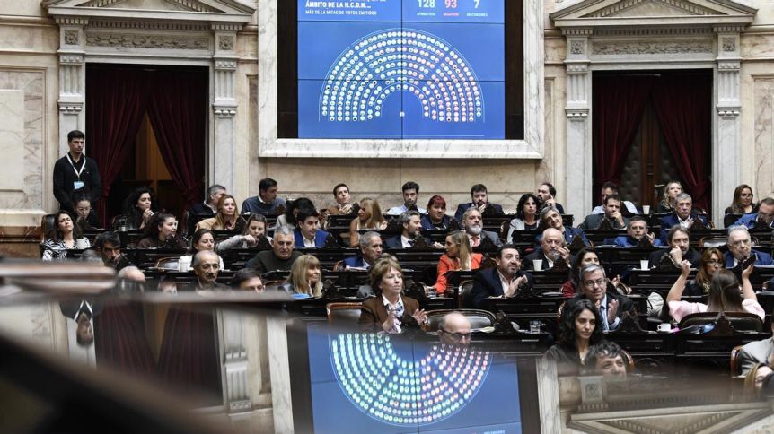 Por la muerte del Papa se suspendió la interpelación a Francos y la creación de una Comisión Investigadora