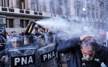 Los argentinos rechazan la represión y los preocupa el debilitamiento de la democracia