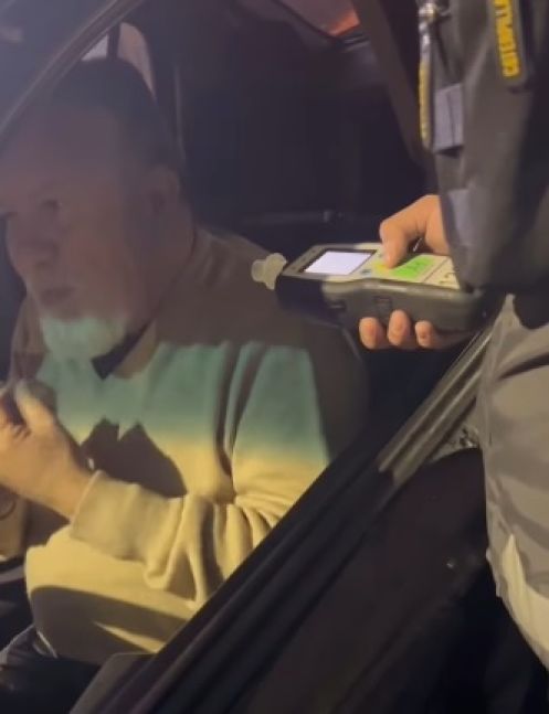 Papelón: Funcionario de El Bolsón intentó evadir un test de alcoholemia por