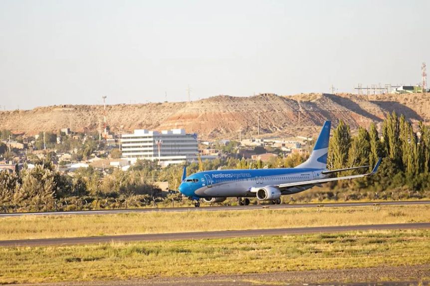 Neuquén vuela alto: el aeropuerto local registró en marzo un 28% más de pasajeros