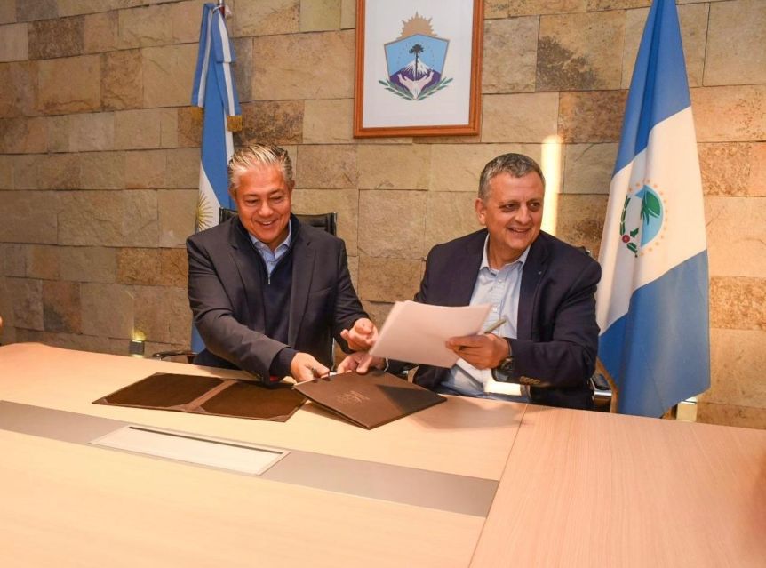 YPF aportará 3 millones de dólares para las becas Gregorio Álvarez