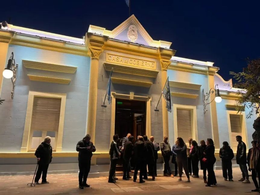 Con un llamado al diálogo político, Torres reinauguró la Casa de Gobierno