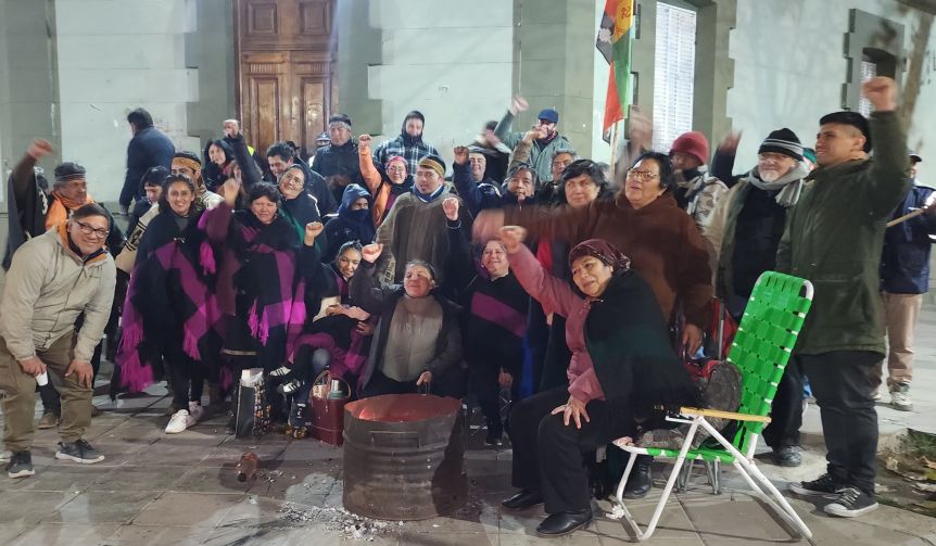 Neuquén abre la posibilidad de entregar personerías a comunidades mapuche tras protesta en Casa de Gobierno